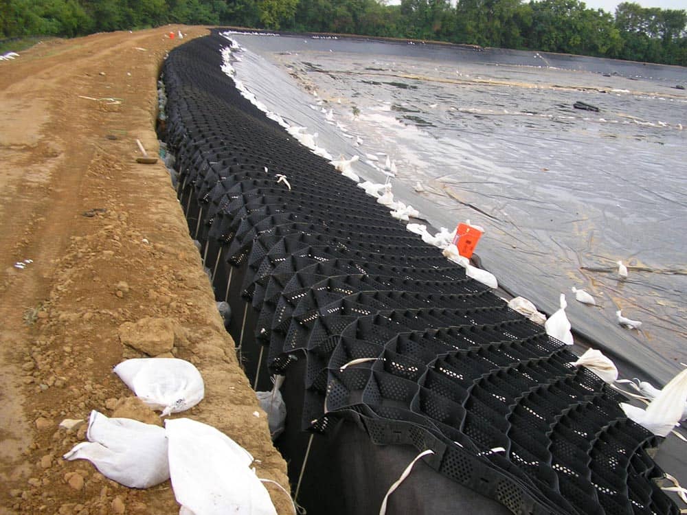 instalação de revestimento de lagoa de tratamento de águas residuais geomembrana